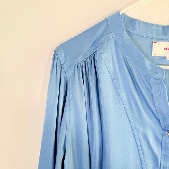 XiRena Greer Blue Pearl 100% Silk Long Sleeve Button Front Blouse Large - Picture 4 of 10